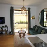 Διαμέρισμα Stellahome - La Petite Cour *