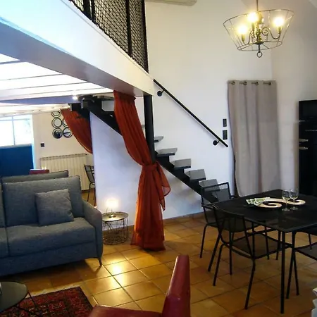 Stellahome - La Petite Cour